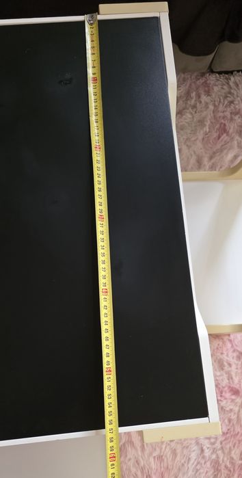 Mesa infantil com arrumação + 2 cadeiras