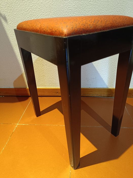 Banqueta em madeira
