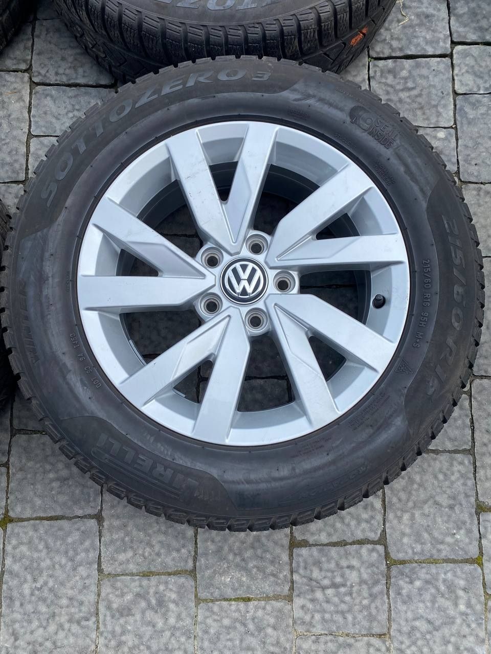 Шини з дисками R16 5×112 VW B8(3g0601025a) Pirelli 215/60/R16 Зима