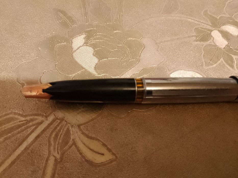 Продам ручку с золотым пером