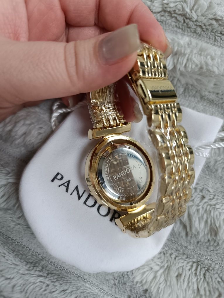 Годинник часи Пандора Pandora колір золото