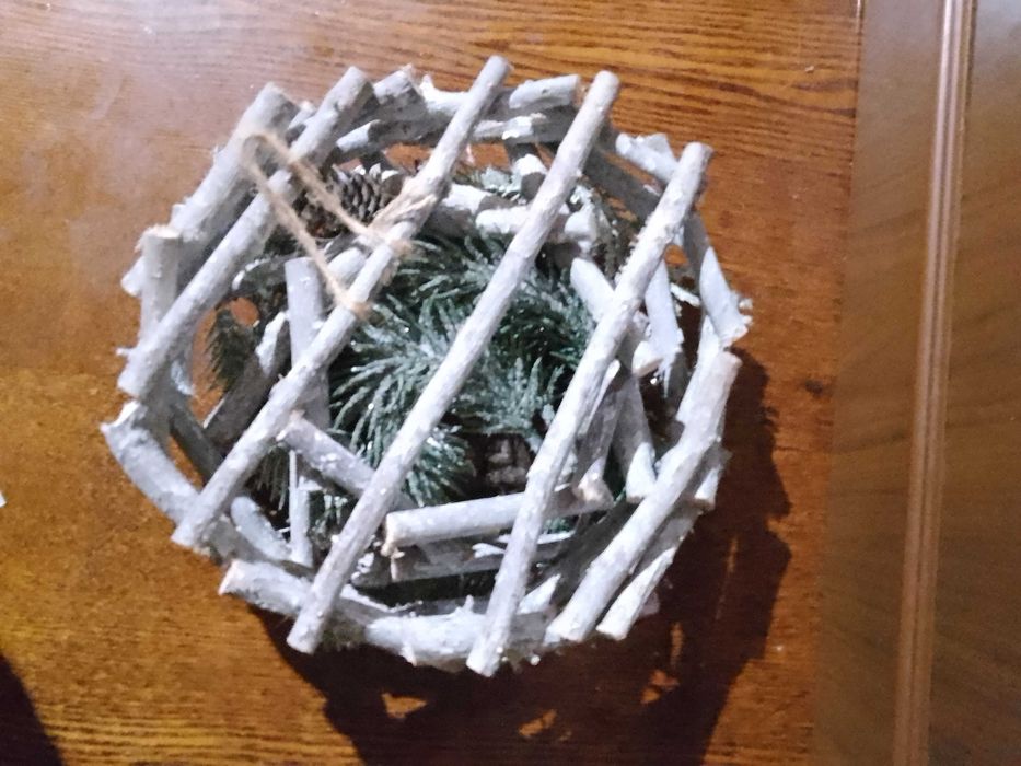 Новогодние украшения и шары на ёлку