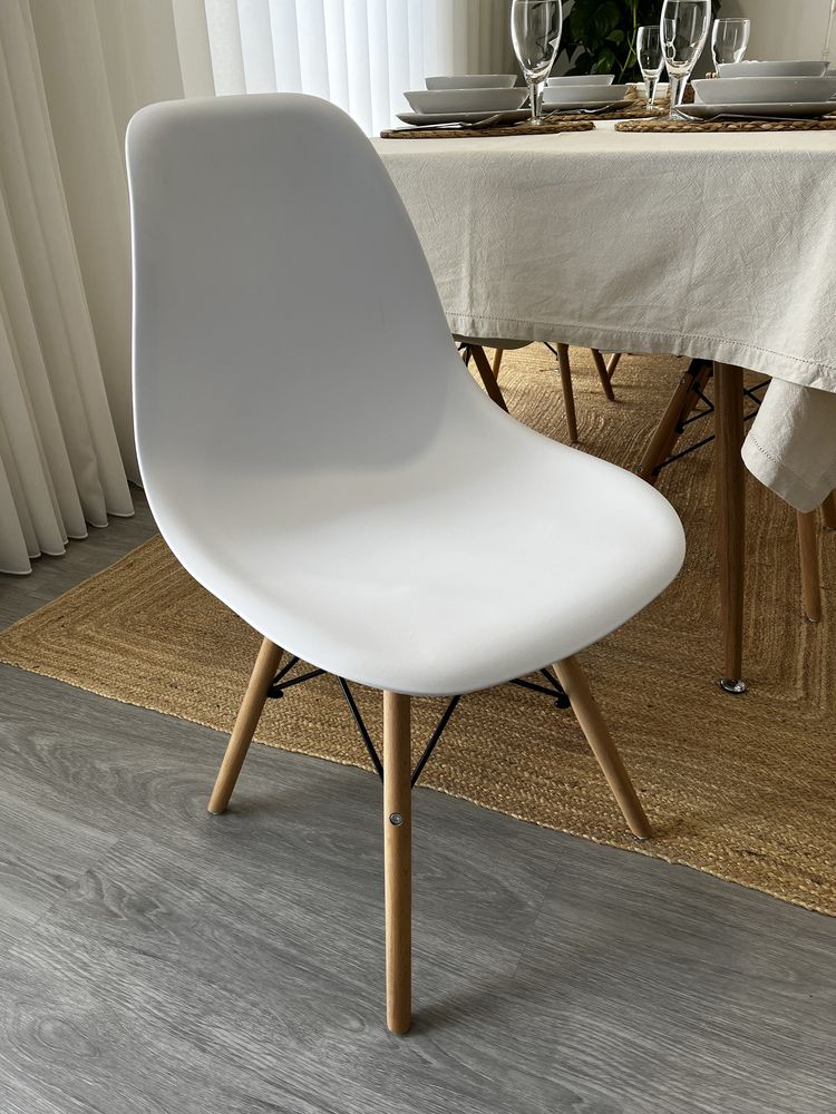 Mesa de jantar e cadeiras