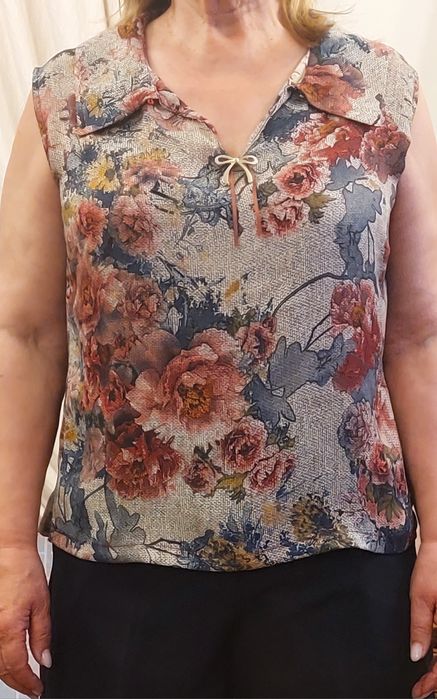 Camisola florida marca "Ferrache "