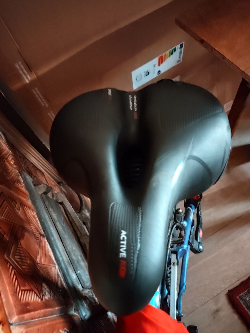 Wygodne siodło żelowe z memory foam do rowerów miejskich i damskich.