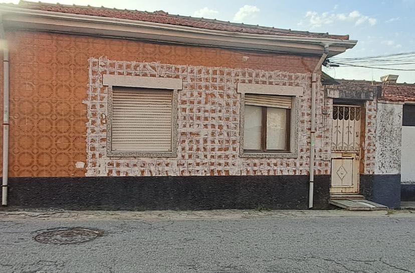 VENDE-SE MORADIA GEMINADA- VALADARES