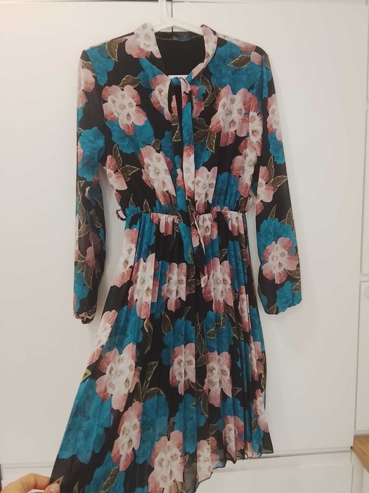 Sprzedam sukienkę w rozmiarze M