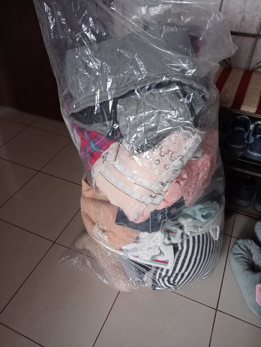 Ubrania damskie rozmiar M małe L w bdb stanie bez dziur i plam całość