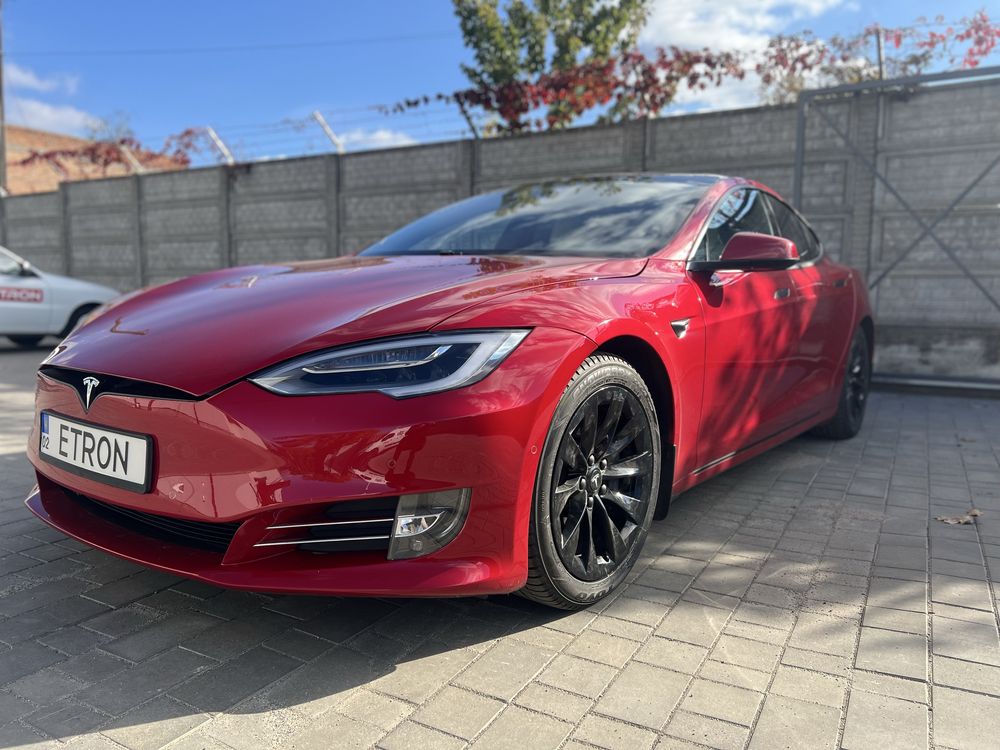 Tesla Model S 2020