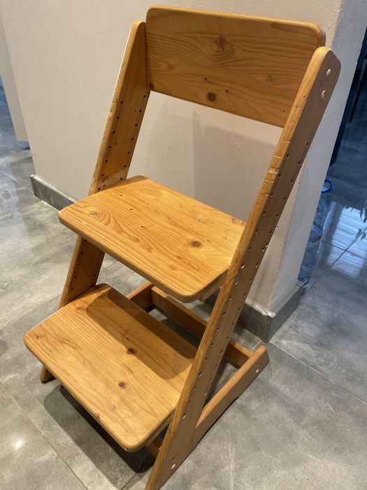 Krzesło rosnące z lotego drewna podnóżek kitchen helper korekcyjne