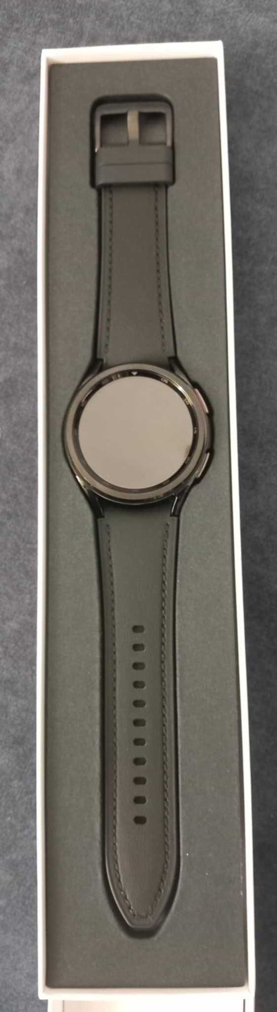 Samsung Galaxy Watch6 Classic 43mm  w kolorze czarnym (SM-R950NZKAEUE)