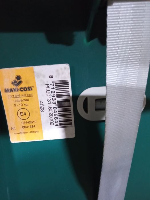 Ovo bebé MaxiCosi Plus com capa de chuva e redutor.