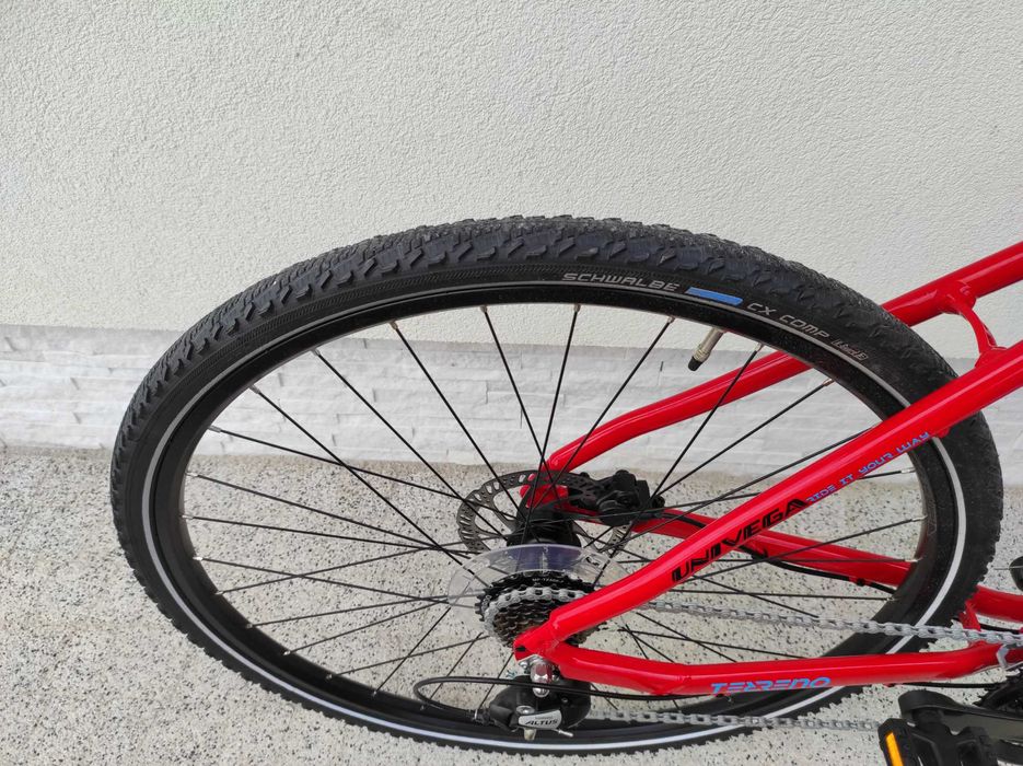 Rower UNIVEGA - crossowy, koła 28, hydraulika, amor, powystawowy