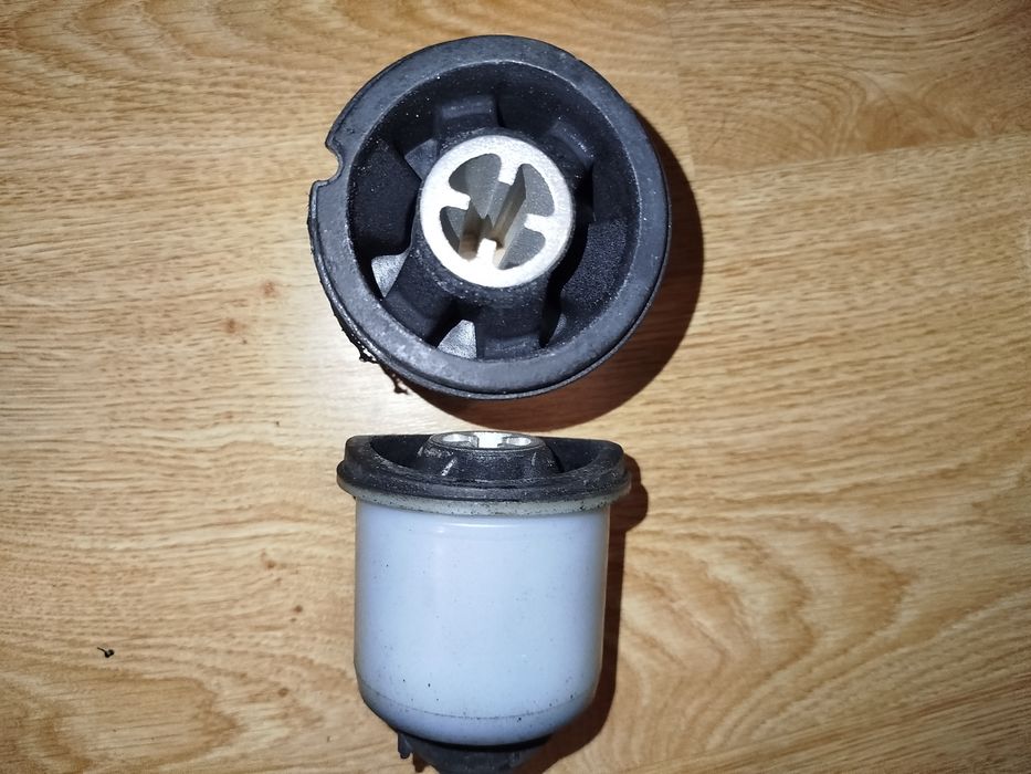 Сайлентблоки задньої балки Рено Меган 2 оригінал