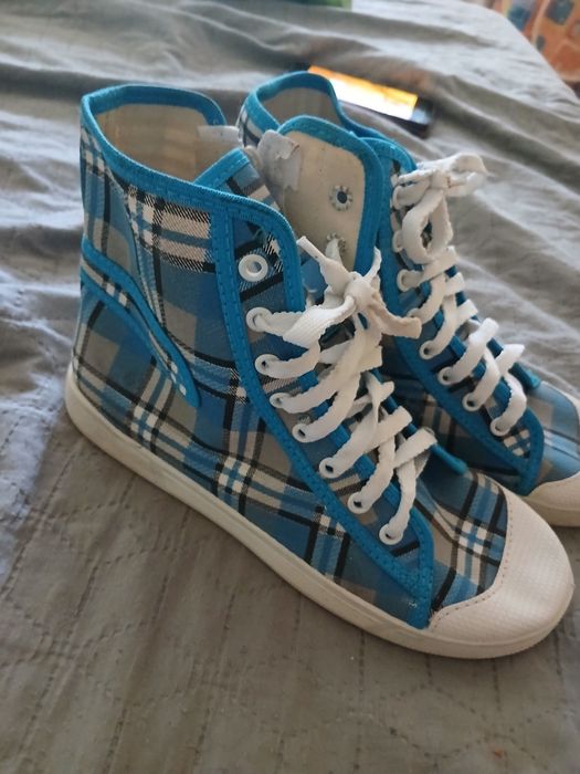Високі кеди 38 розміру