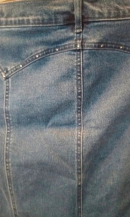 Długa jeansowa spódnica