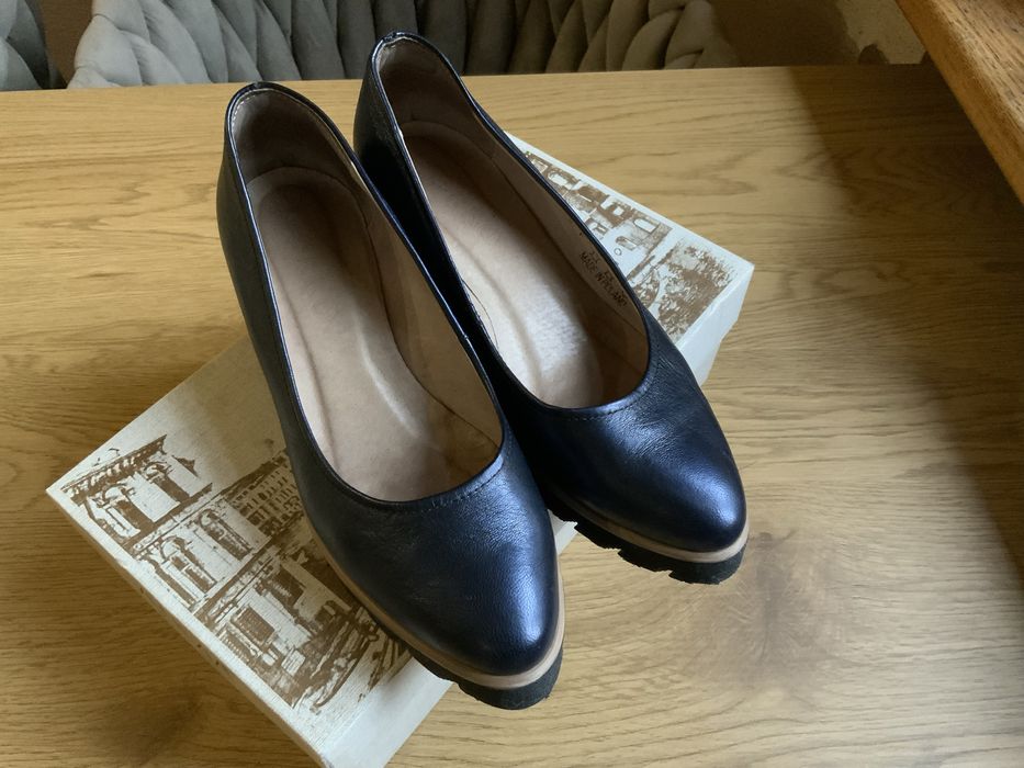 Baleriny Ryłko na koturnie, skóra, stan doskonały, r. 36