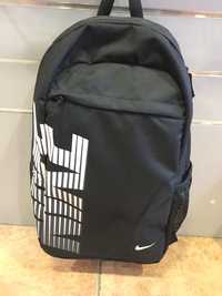 Plecak Nike czarny z bialym
