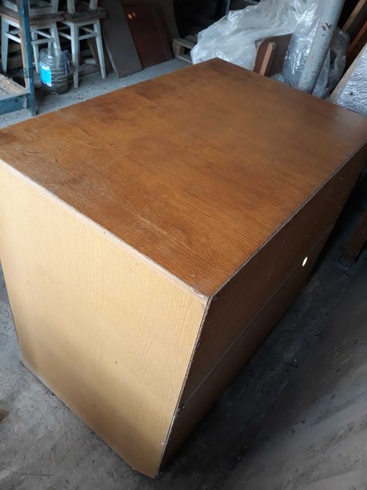 Комод світлого кольору