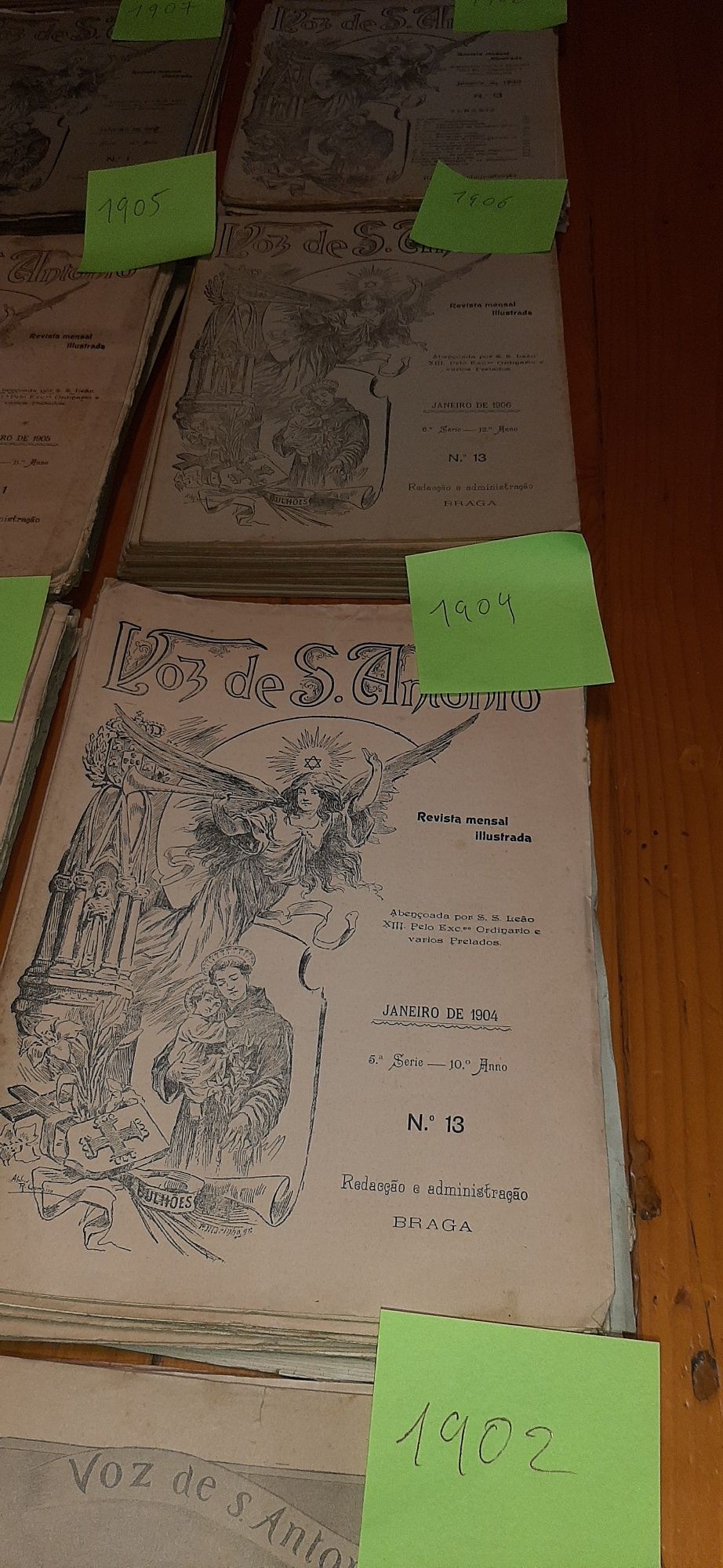 Antigos Livros Religiosos  A Voz de Santo AntonioCada ano são 12 Livro