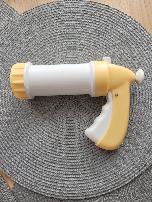 Dekorator do ciast, tortów i ciasteczek + zestaw dysz i krążków cukier