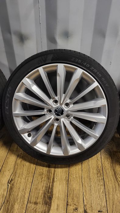 Felgi Skoda 19" 5x112 z oponami 235/40 R19 Superb Kodiaq Karoq Octavia