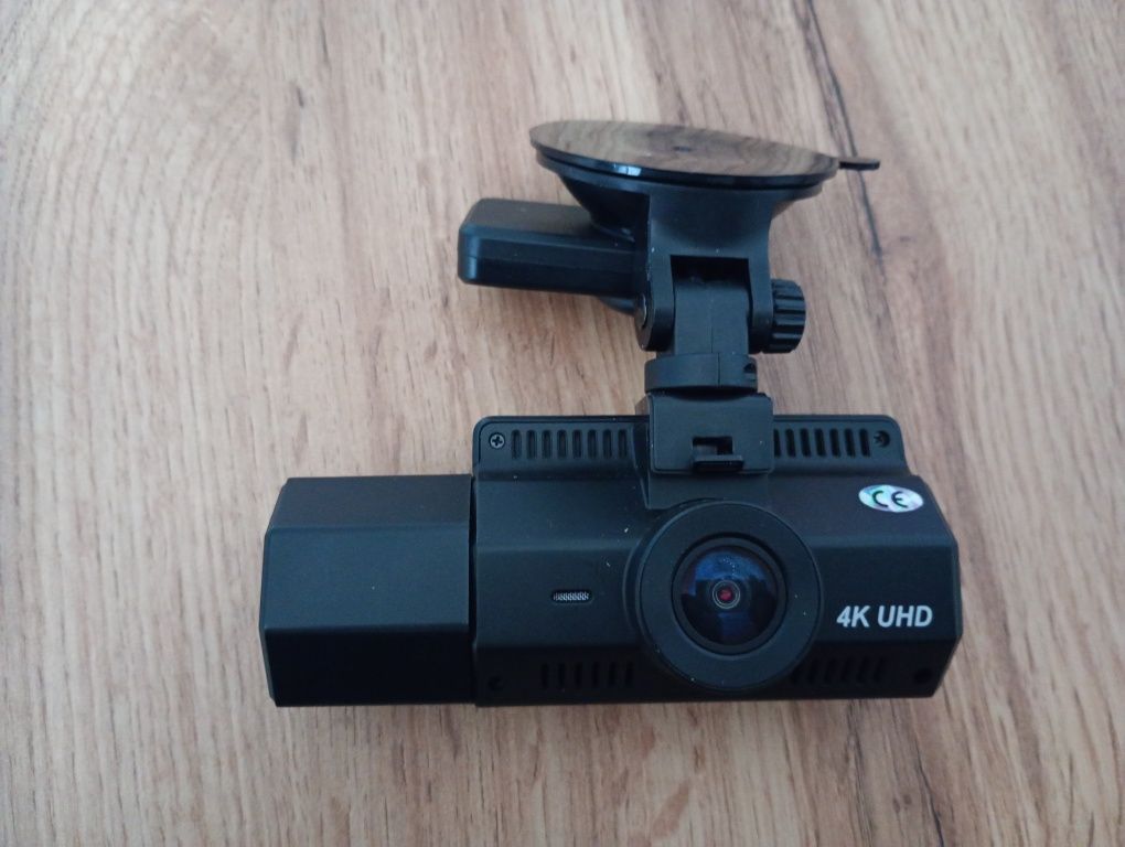 Rejestrator trasy 2 kamery  4K  WDR GPS  UHD stan bardzo dobry