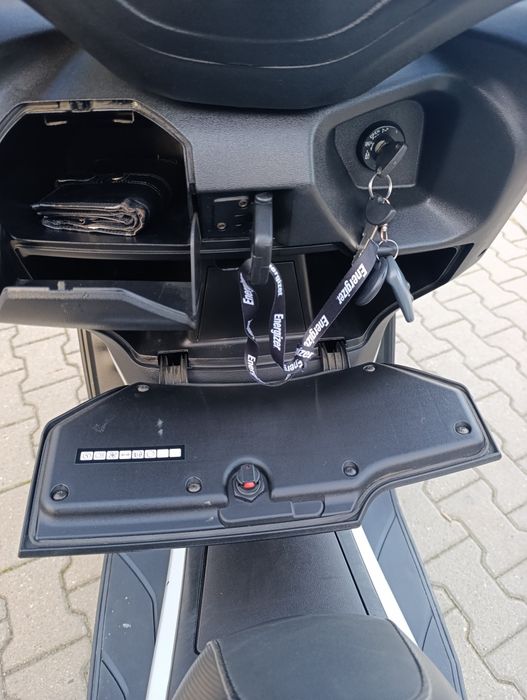 Skuter YAMAHA XC300