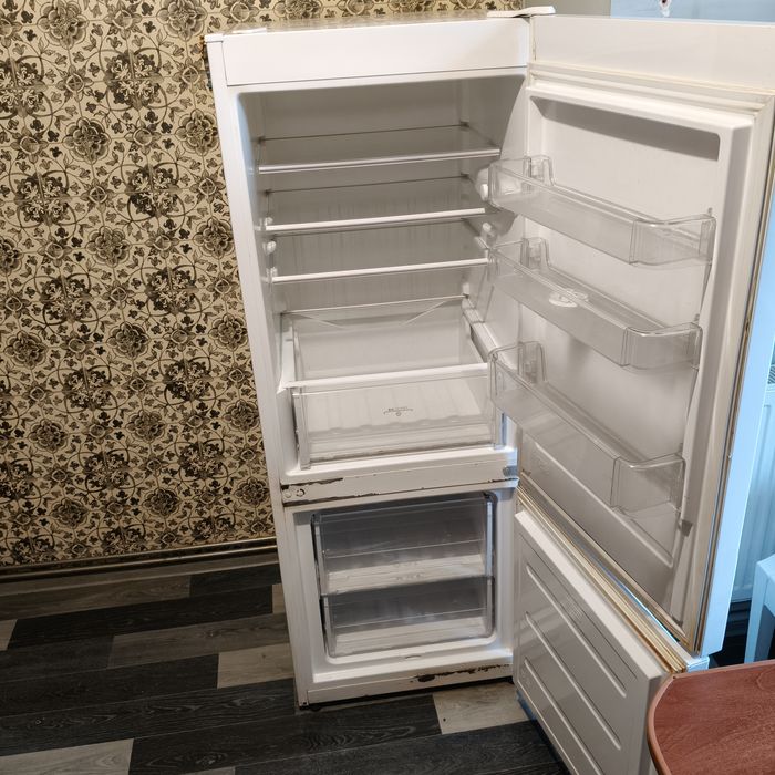 Lodówka indesitt rezerwacja do poniedziałku