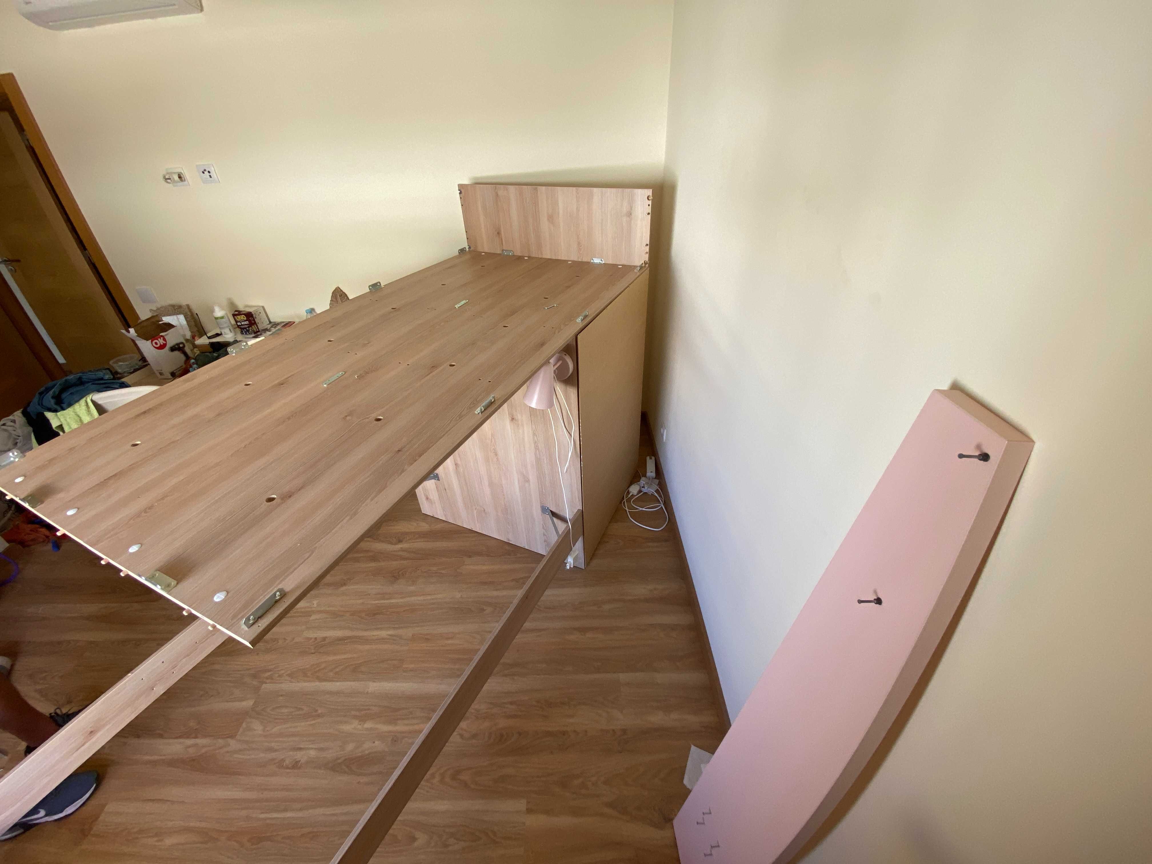 Beliche (2 camas, bunk bed) com gavetas e arrumação
