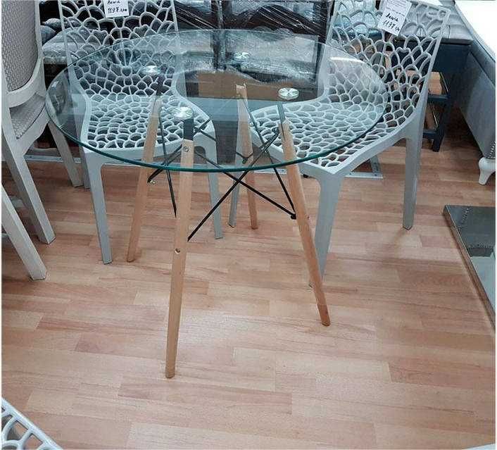 Стіл скляний прозорий