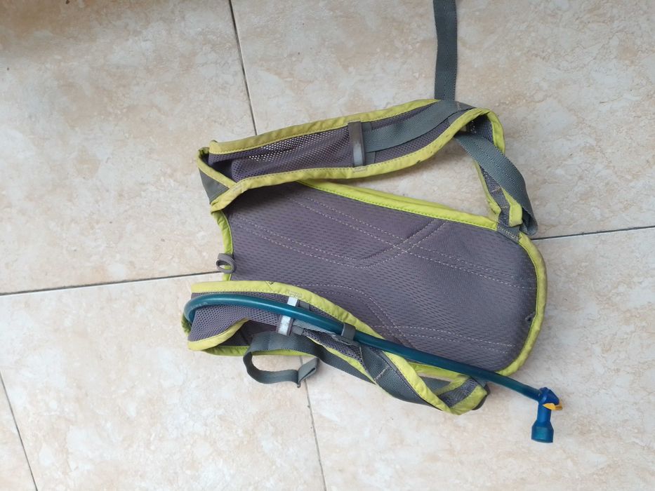 Camelback Original..de muito rápido acesso ao enchimento 1,5lt