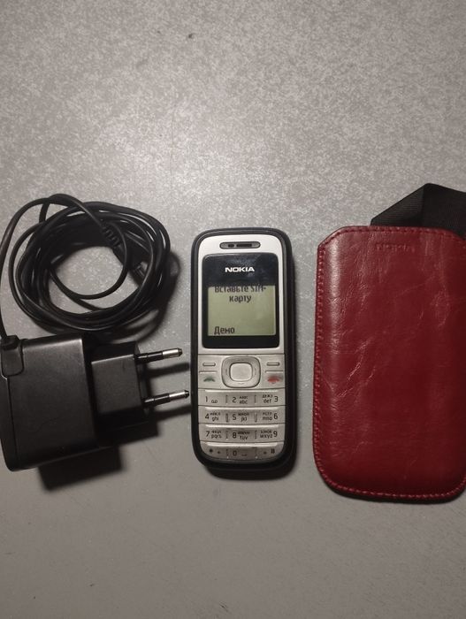 Мобільний телефон Nokia 1200 та Samsung C3592
