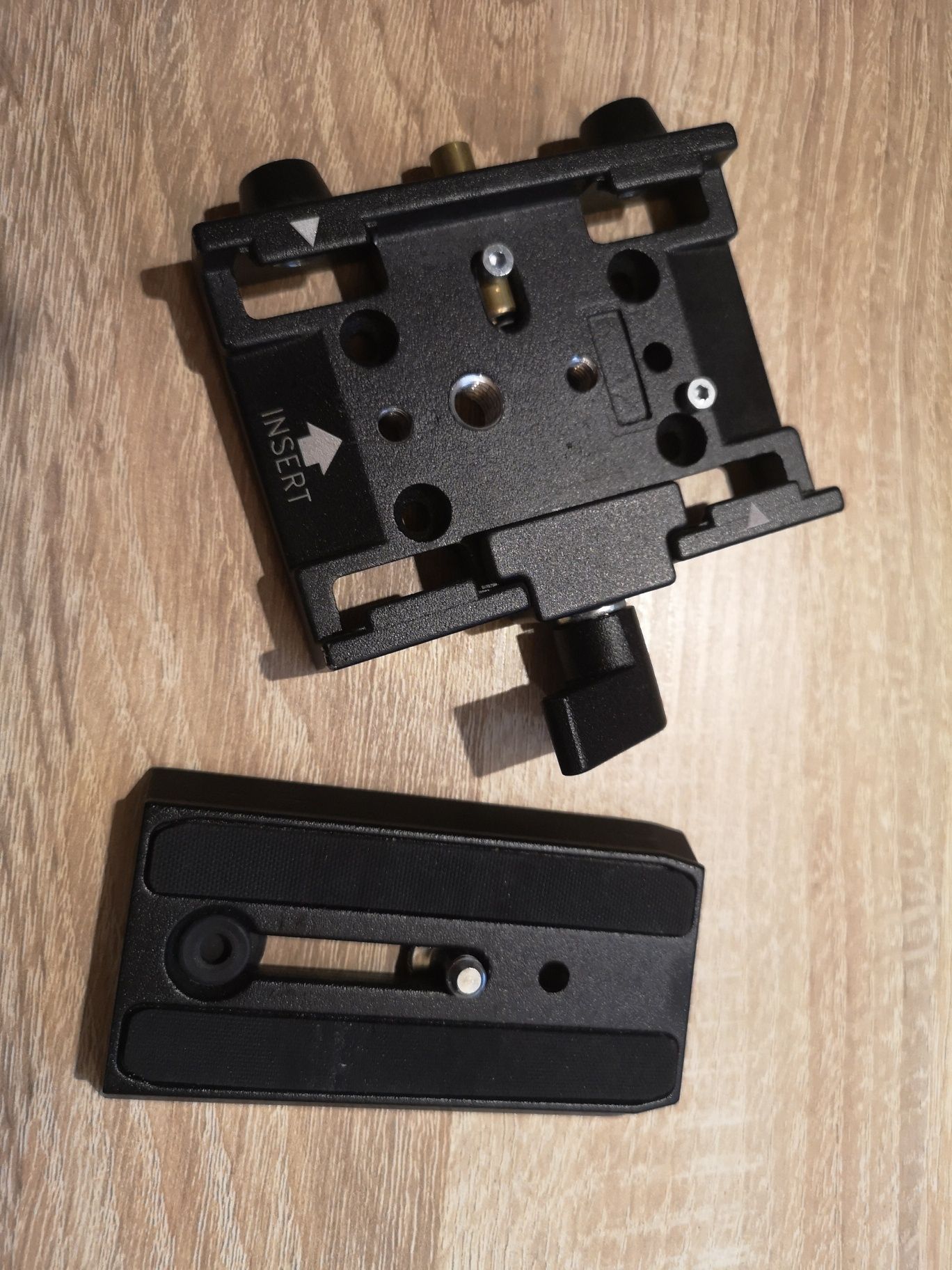 Manfrotto 557 adapter z płytką 501 PL