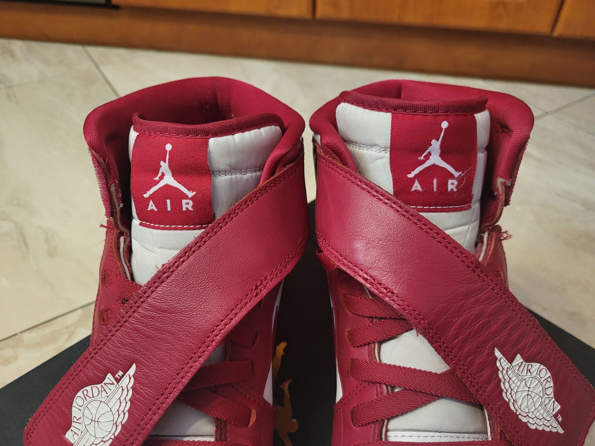 Jordan 1 High FlyEase White Cardinal Red rozmiar 48,5