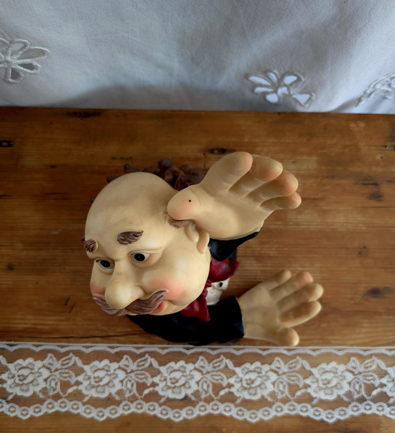 Stojak na wino kelner figurka z tworzywa na butelkę wina