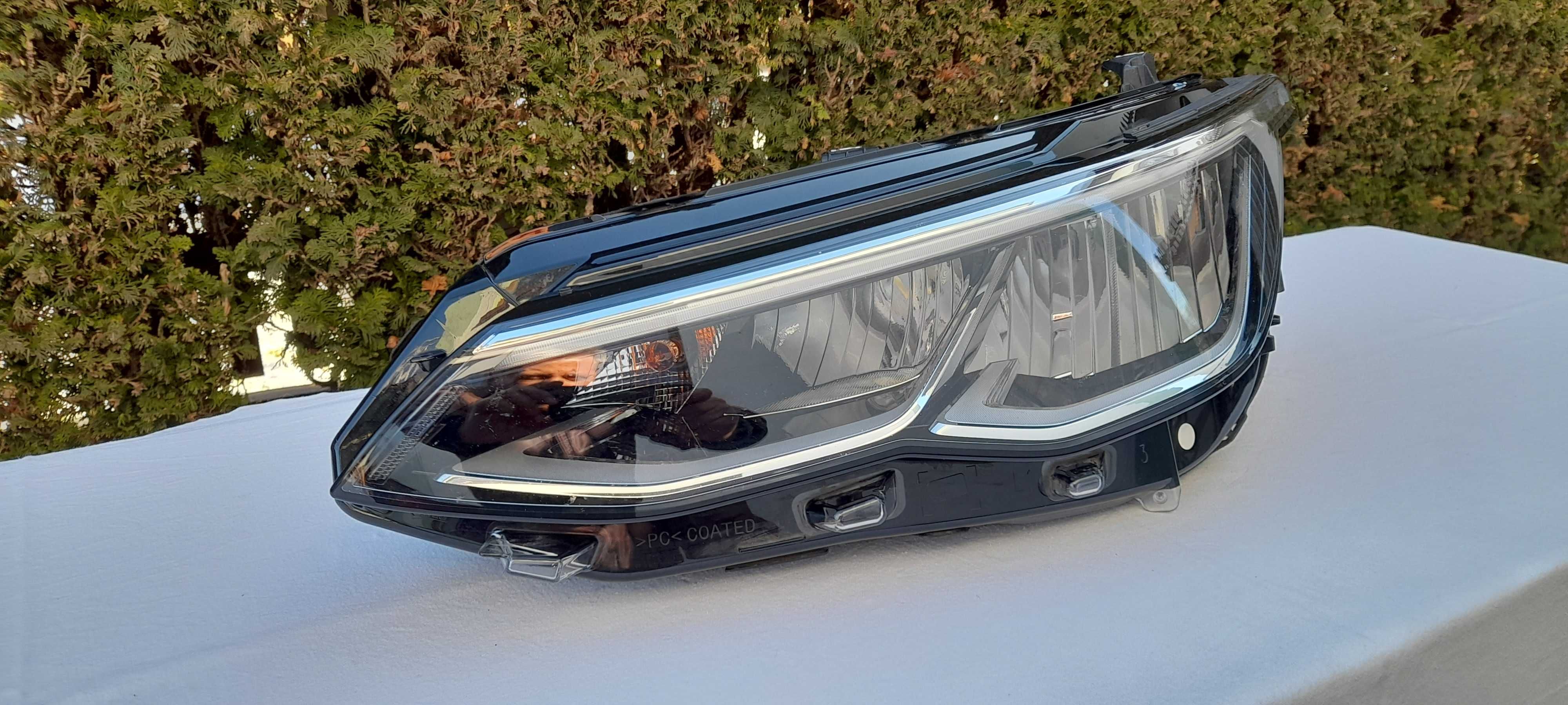 Reflektor lampa przednia lewa  VW Golf VIII  Led Europa