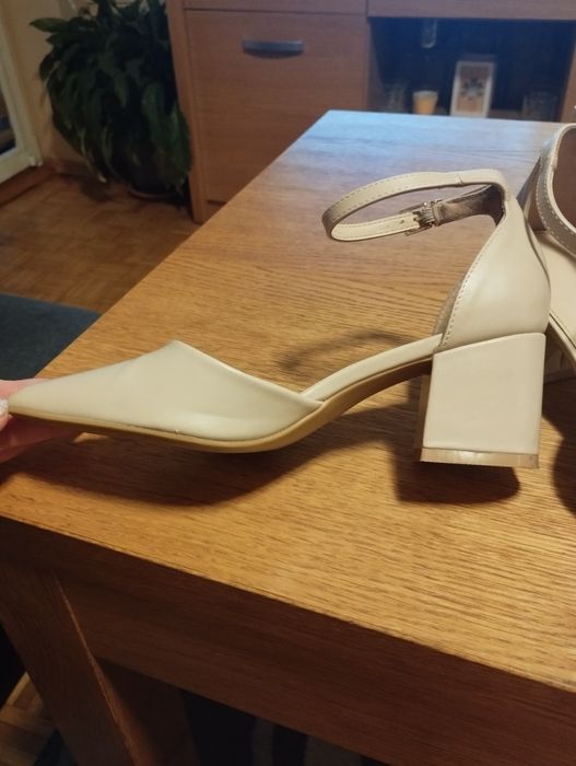 Buty ecru, użyte jeden raz