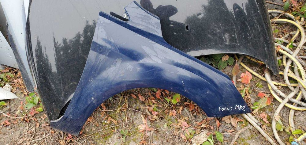 Крило переднє праве 1521596  Ford Focus 2