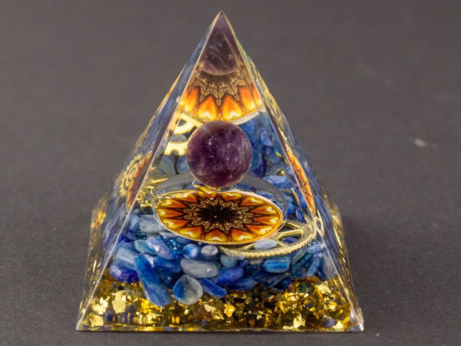 Piramidka Piramida z Żywicy Orgonit Cyjanit Ametyst Miedź Folia 5cm