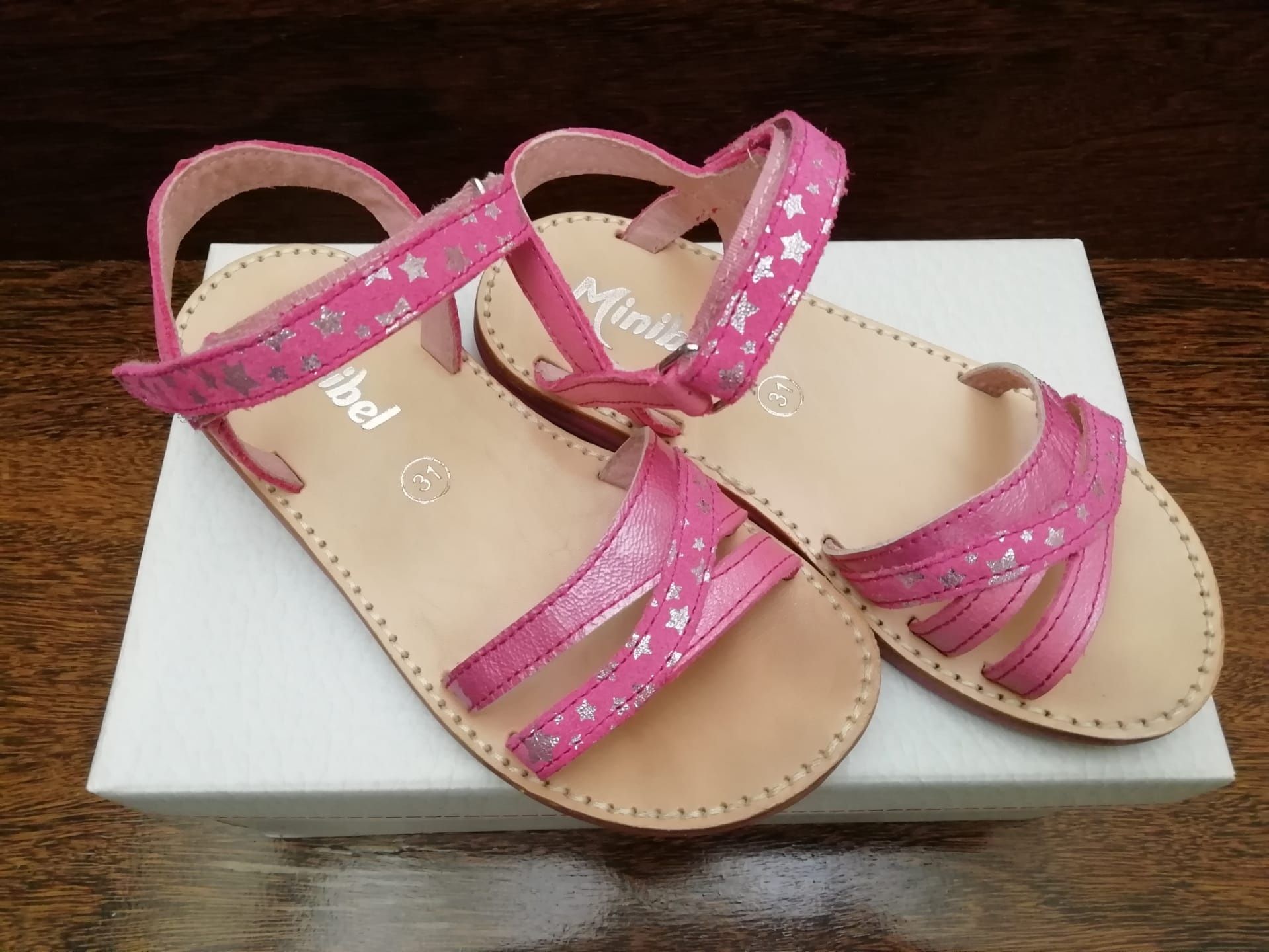 Sandálias em pele rosa Minibel