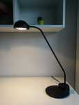 Lampa na biurko czarna