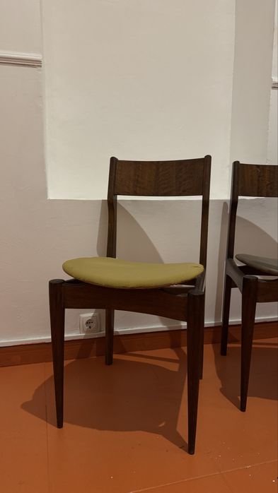 4 Cadeiras Mid-Century Design Português