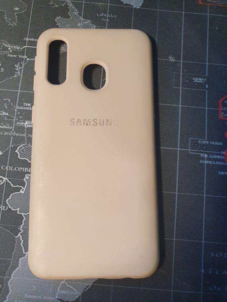 Продам чехол бампер Samsung A40