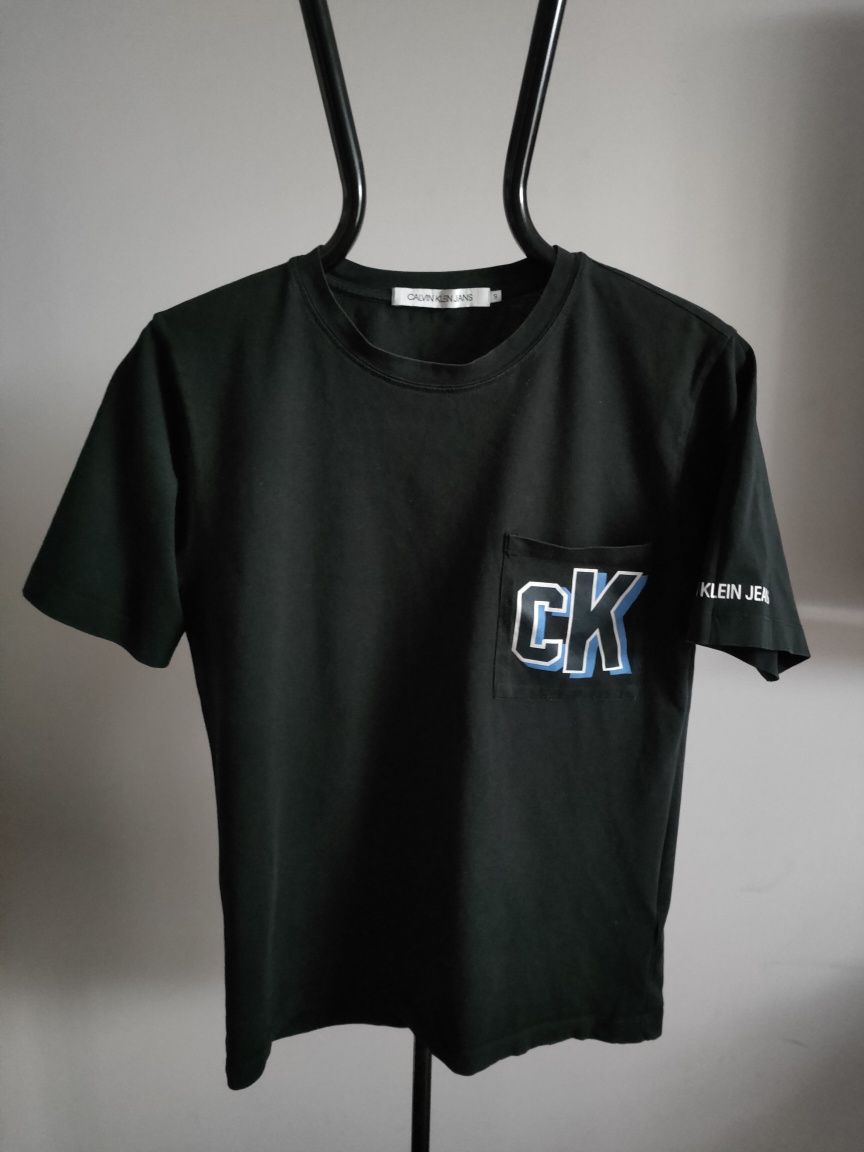 świetny t-shirt Calvin Klein Jeans z kieszonką