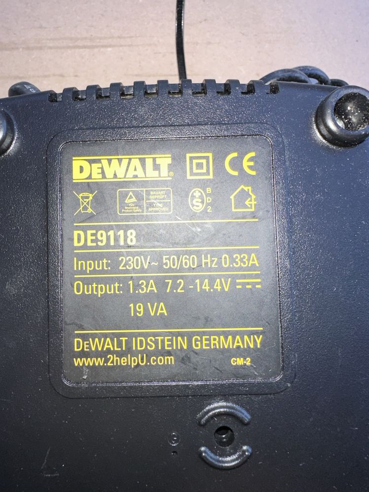 Ładowarka DeWalt typ DE9118 akumulatorów baterii do 14,4 V zasilacz