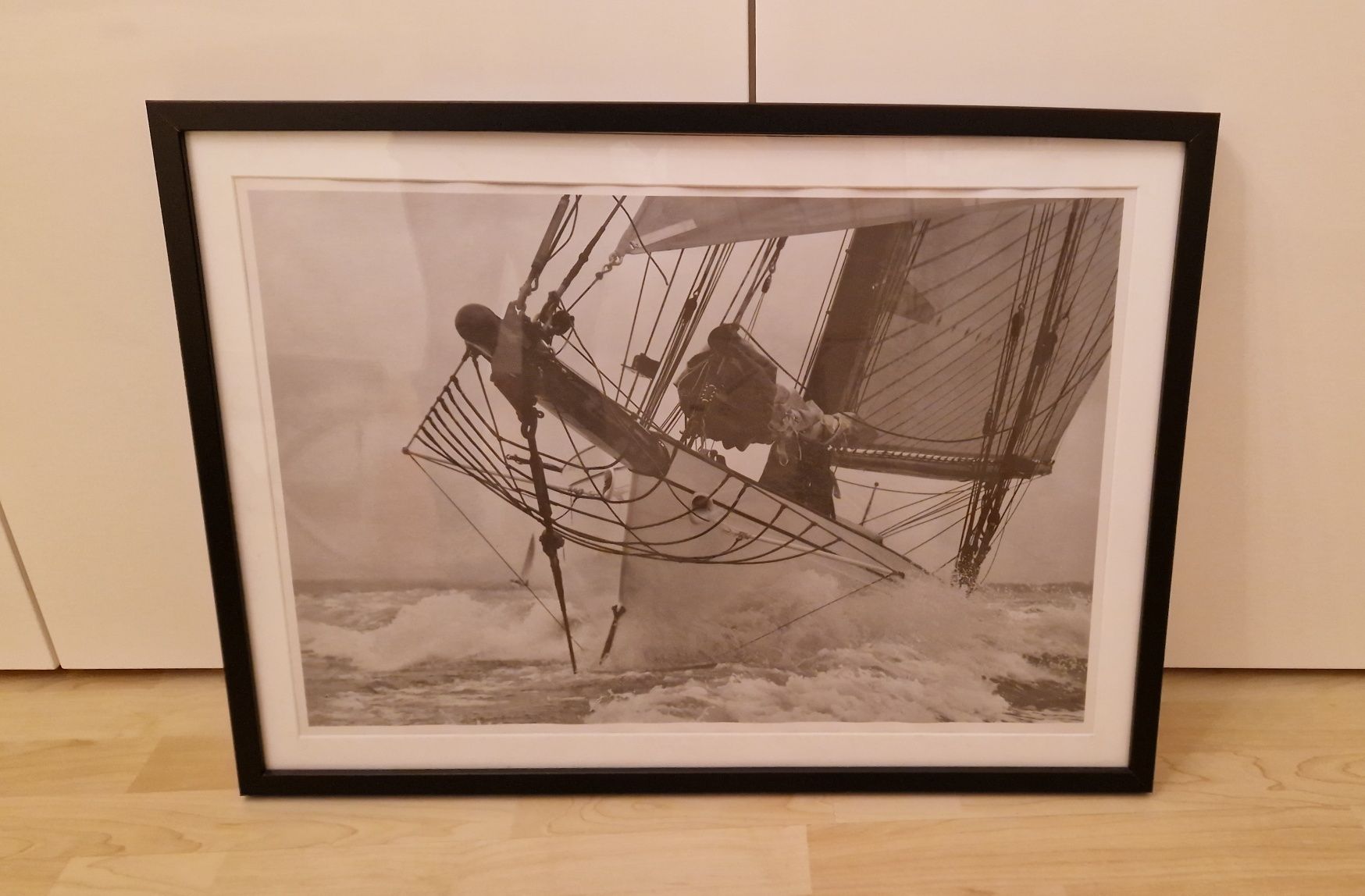 Quadro gravura Barco, preto e branco moldura preta