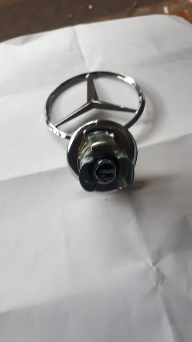 Эмблема прицел значок на капот  Mercedes МЕРСЕДЕС Е і С