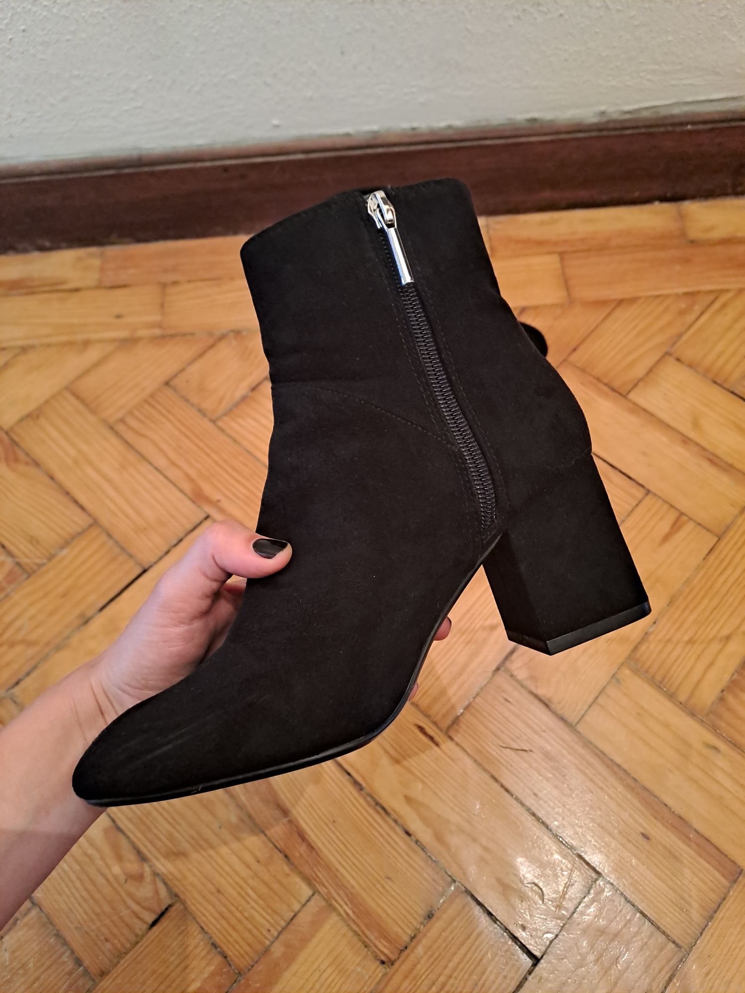 Botins pretos em muito bom estado