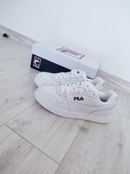 Białe sneakersy ze skóry naturalnej Fila roz 39